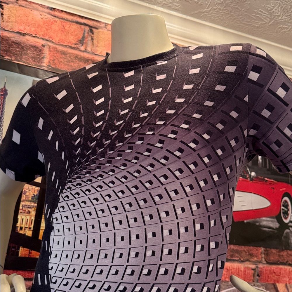 SHEIN Design Tee Shirt - Picture 13 of 17